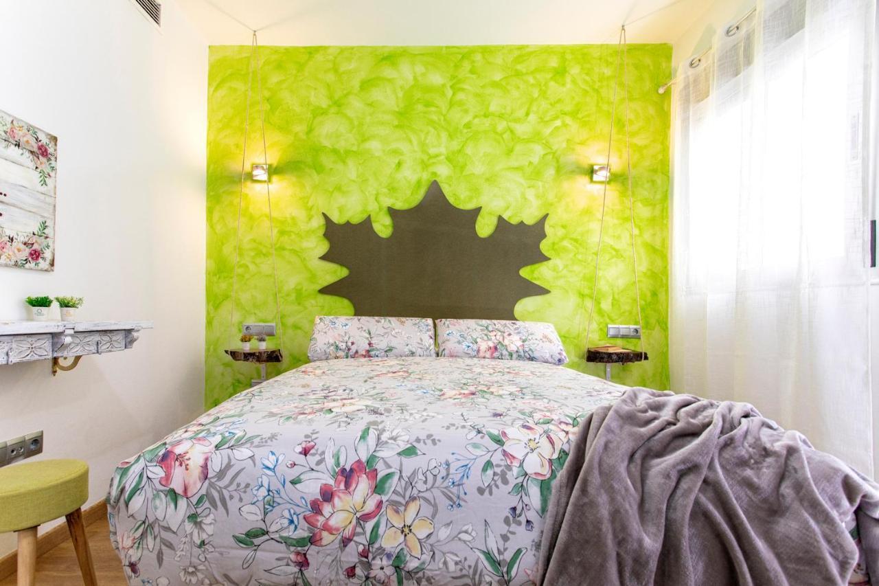 Apartamentos Momas La Casa De Mama Málaga Dış mekan fotoğraf